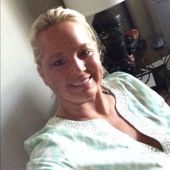 Meet your Posher, Courtney - Picture 1 of 1